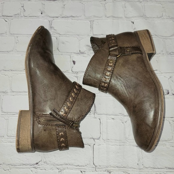 Rox Surf Co. Zippered Slip On Bootie Size 7 - Picture 2 of 11